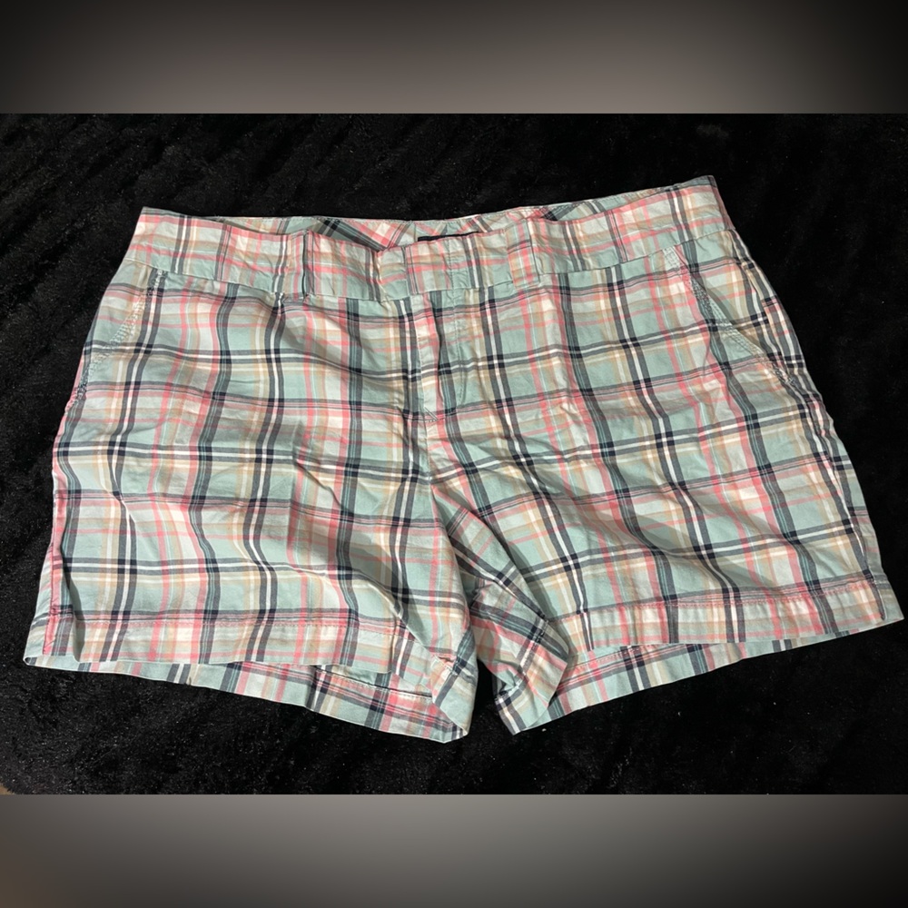Tommy Hilfiger Multicolor Plaid Women's Shorts. Size 18